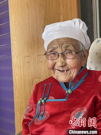 薩仁托婭拍攝的“草原母親”?！∷_仁托婭供圖