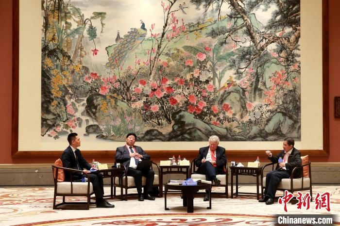 9月27日，尼山世界文明論壇在曲阜舉行，圖為該論壇的“高端訪談”活動?！×籂?攝