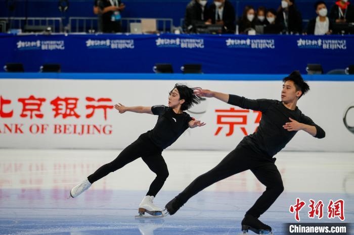 圖為隋文靜、韓聰在測試賽期間進行官方訓練 王洋 攝