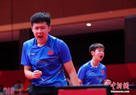 資料圖：雅加達(dá)亞運(yùn)會，王楚欽/孫穎莎奪得混雙冠軍。 <a target='_blank' href='/'>中新社</a>記者 劉關(guān)關(guān) 攝