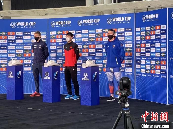 我國速滑在國際大賽上取得的第一個男子1000米金牌。　黑龍江省體育局提供