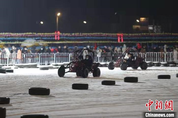 來吧，一起體驗雪地越野車的刺激吧?！∮诤Ｑ?攝