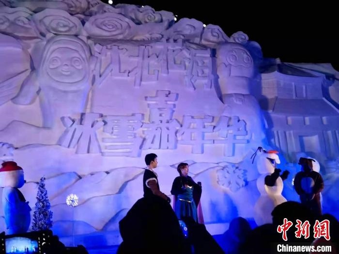 活動現(xiàn)場表演的《冰雪奇緣》很受歡迎?！≮w桂華 攝