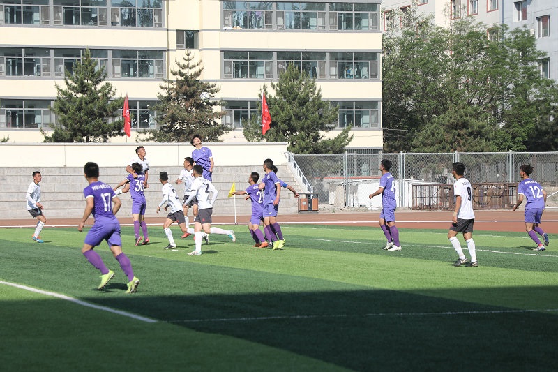 4.大學生足球聯(lián)賽本科組比賽現(xiàn)場 內蒙古科技大學（紫色）對陣內蒙古農業(yè)大學.JPG