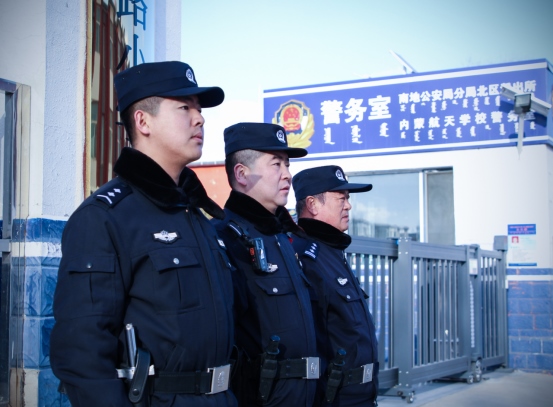 站好“護學崗”，守護“成長路”——南地公安持續(xù)開展護學行動214.png