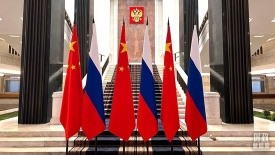 △習(xí)主席在這里同米舒斯京總理握手合影。（總臺央視記者程鋮拍攝）