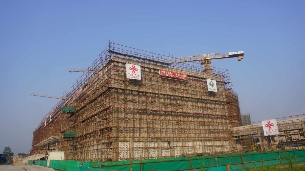 這是2023年5月23日在剛果（金）首都金沙薩拍攝的由中國援建的中部非洲文化藝術(shù)中心項(xiàng)目施工現(xiàn)場(chǎng)。