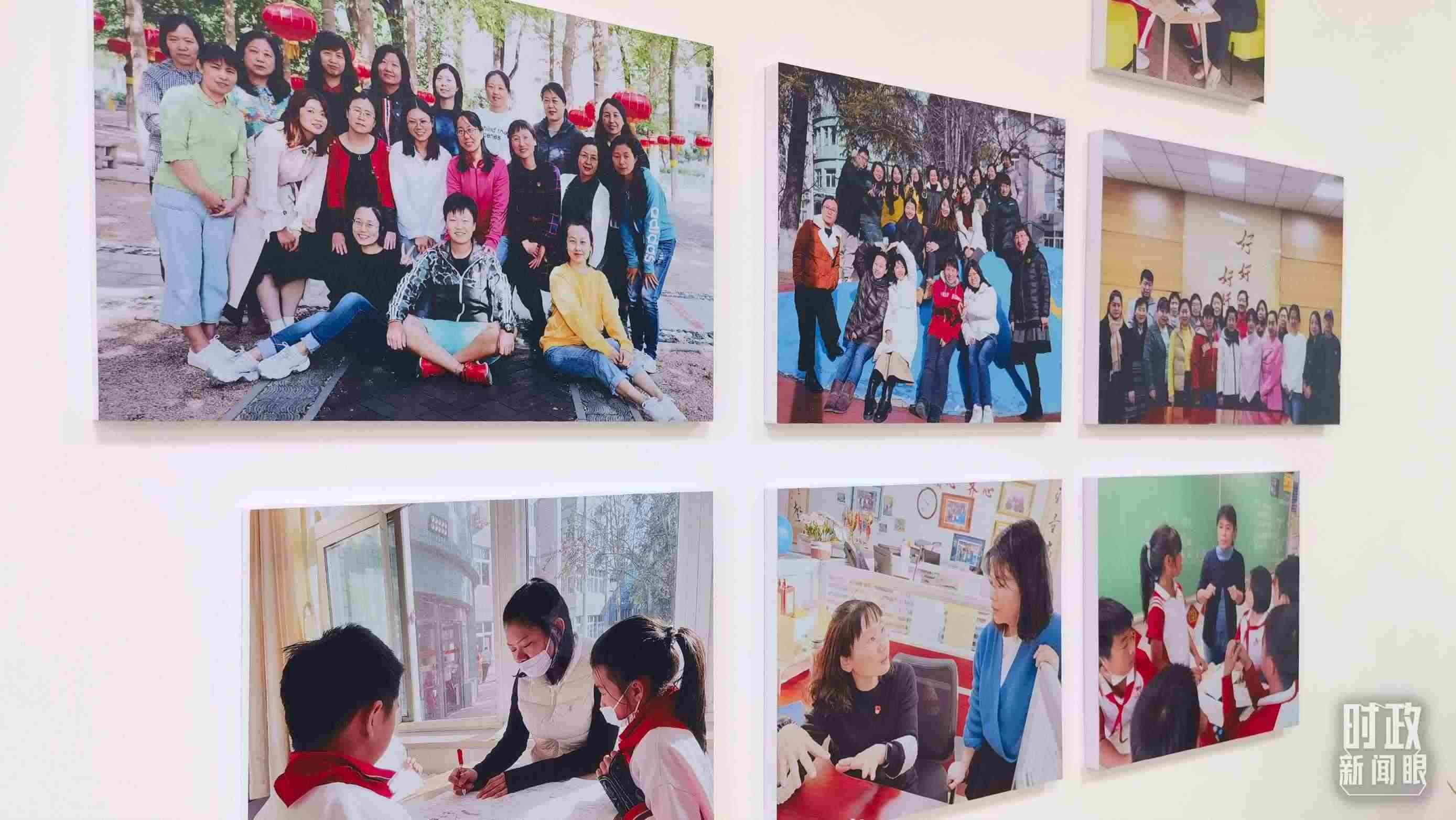 △五年級教師辦公室內(nèi)的合影展板。（總臺央視記者賈林拍攝）