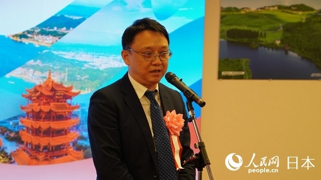 （圖片說明：東京中國文化中心主任羅玉泉致辭。人民網(wǎng)滕雪 攝）