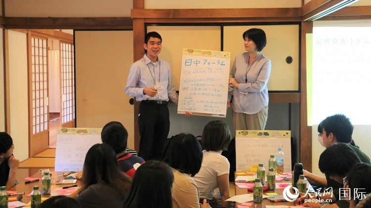 發(fā)表各自的研討成果。人民網(wǎng) 許可攝