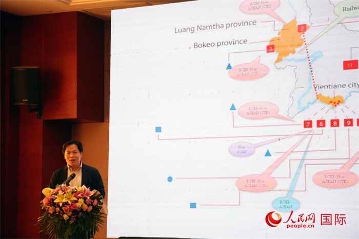 老撾計(jì)劃與投資部發(fā)展研究院院長史提羅斯·拉斯福尼在活動現(xiàn)場發(fā)言。人民網(wǎng)記者楊一攝