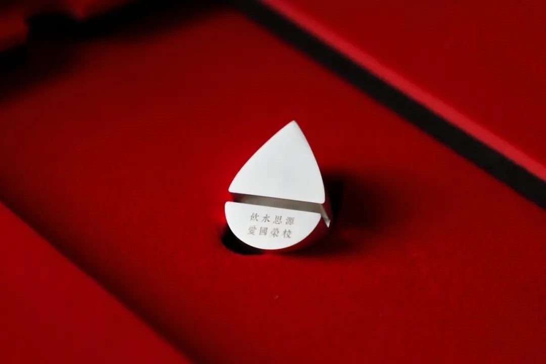 上海交通大學發(fā)布2023年錄取通知書禮盒。校方供圖