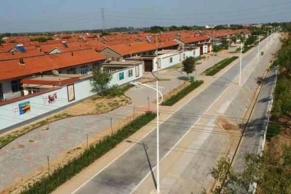 后仙莊村整治后道路整潔，住房整齊劃一