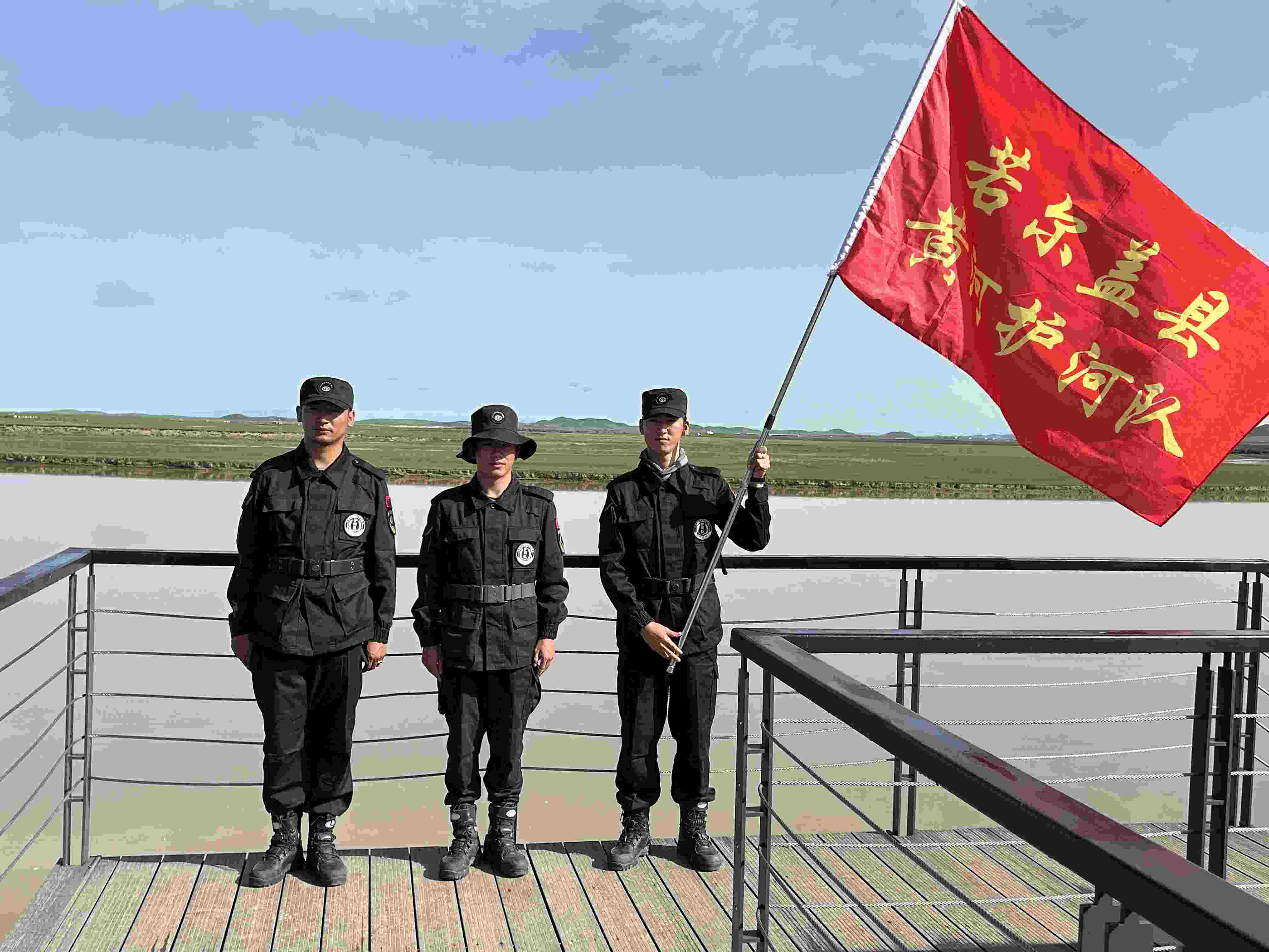 若爾蓋縣黃河護(hù)河隊。人民網(wǎng) 周靜圓攝