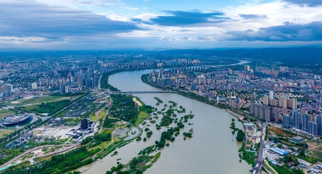 陜西省漢中市漢江兩岸景色。新華社發(fā)（李偉 攝）