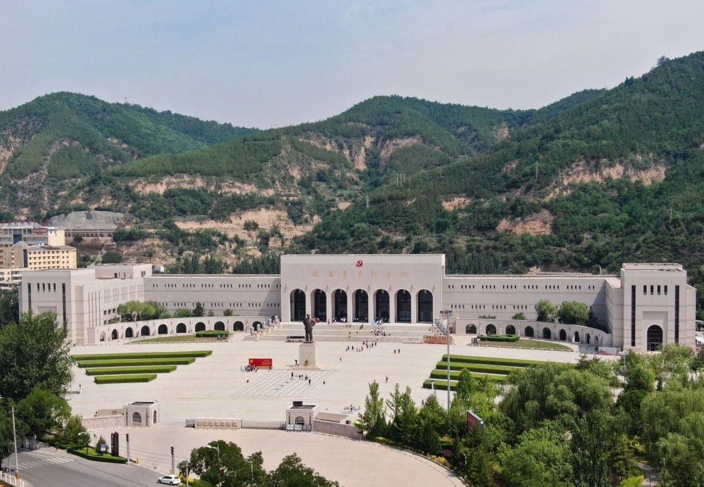 這是2023年6月27日拍攝的延安革命紀(jì)念館（無人機(jī)照片）。新華社記者 張博文 攝