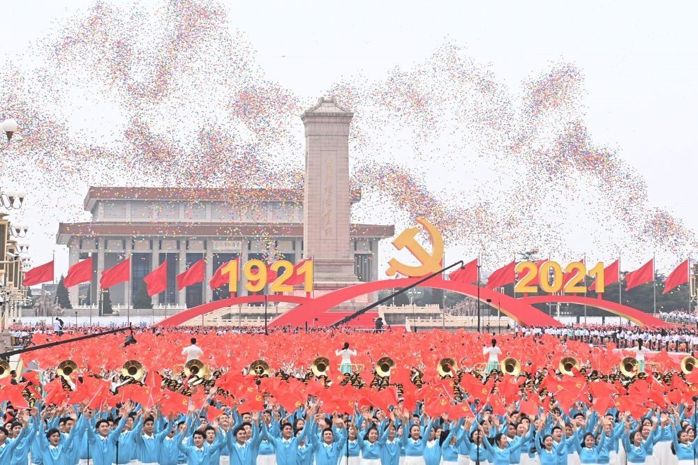 2021年7月1日上午，慶祝中國共產(chǎn)黨成立100周年大會在北京天安門廣場隆重舉行。這是慶祝大會現(xiàn)場放飛氣球。新華社記者 李尕 攝