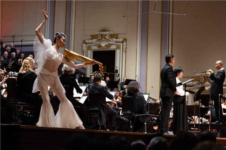 圖8月5日，2023愛丁堡國際藝術(shù)節(jié)開幕式音樂會《慈悲頌》的演出現(xiàn)場。藝術(shù)節(jié)組委會供圖