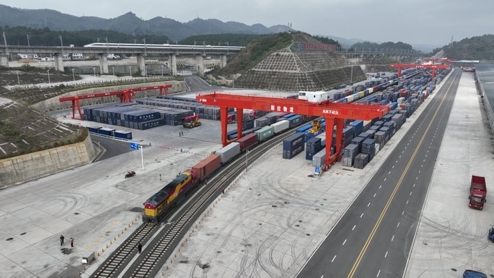 繁忙的貴陽(yáng)國(guó)際陸港。貴陽(yáng)綜保區(qū)供圖