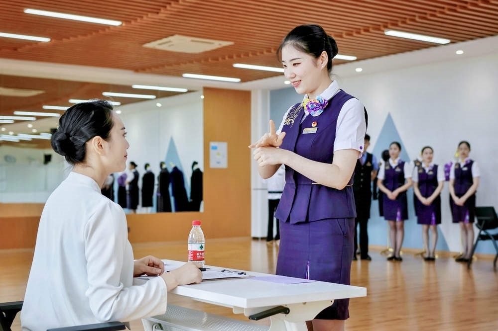 手語(yǔ)培訓(xùn)與考核。