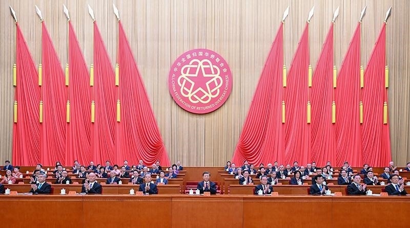 2023年8月31日，第十一次全國歸僑僑眷代表大會(huì)在北京人民大會(huì)堂開幕。習(xí)近平等黨和國家領(lǐng)導(dǎo)人到會(huì)祝賀