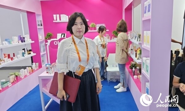 9月3日，韓國駐華大使館經(jīng)濟部參贊金至凰接受人民網(wǎng)記者采訪。人民網(wǎng)記者 趙雯博攝