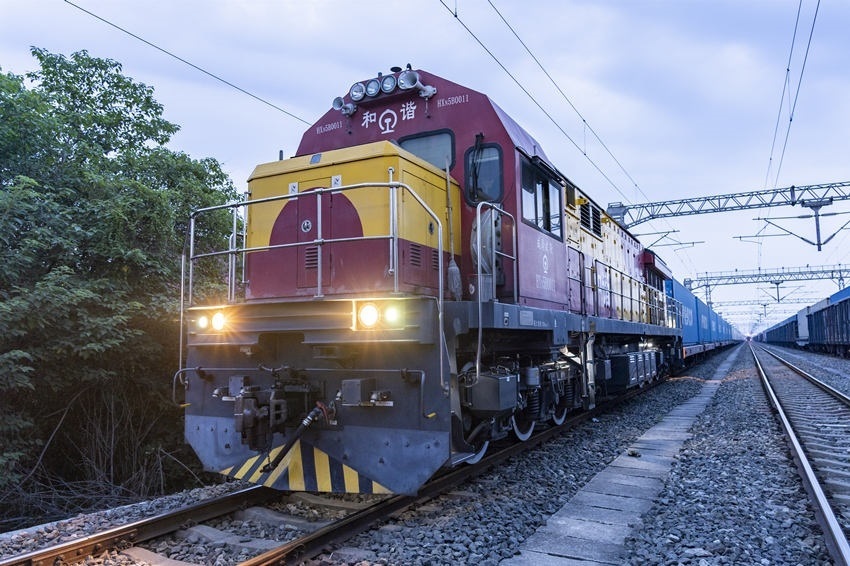 首趟中歐班列（成都）冷鏈專列到達成都國際鐵路港。青白江區(qū)委宣傳部供圖