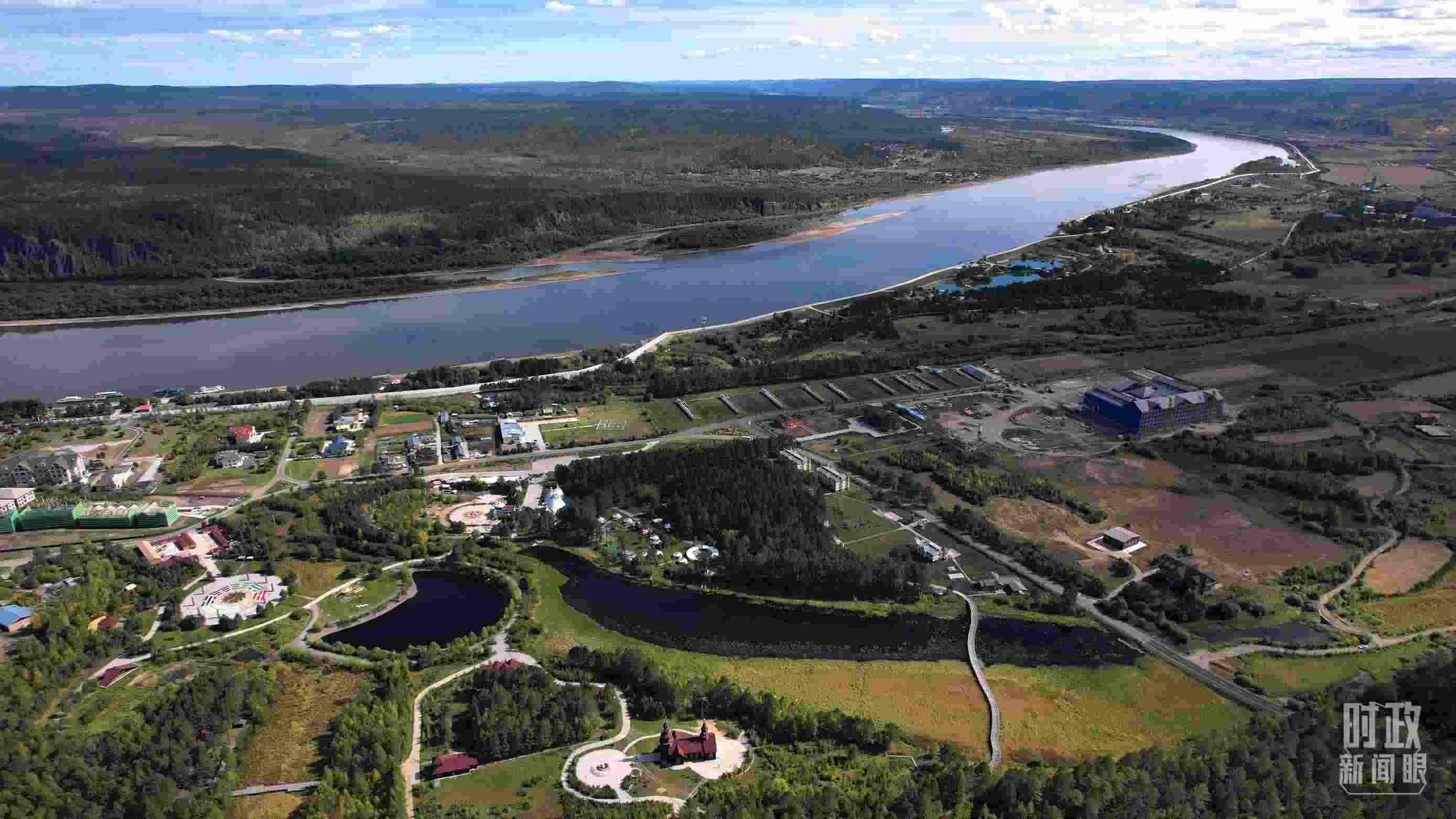 △北極村北邊是中俄界江黑龍江。（總臺國廣記者李晉拍攝）