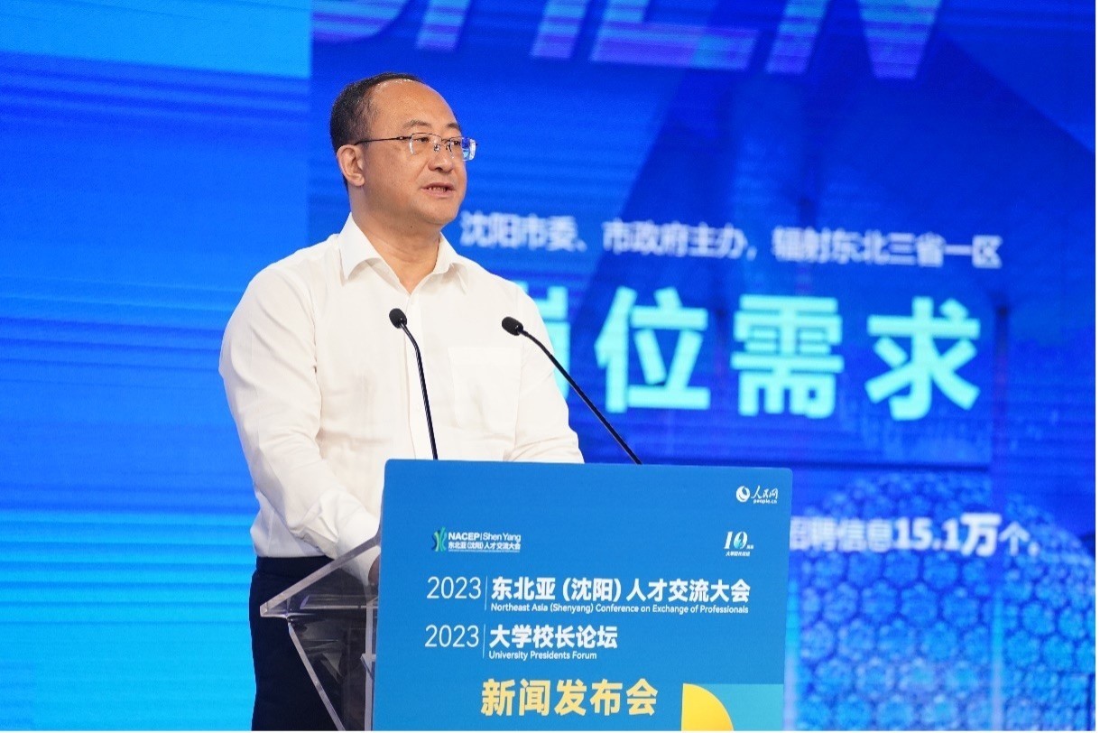 遼寧省沈陽市人力資源和社會保障局黨組書記、局長王志剛發(fā)布崗位需求和人才政策。人民網(wǎng)記者 馬天翼攝