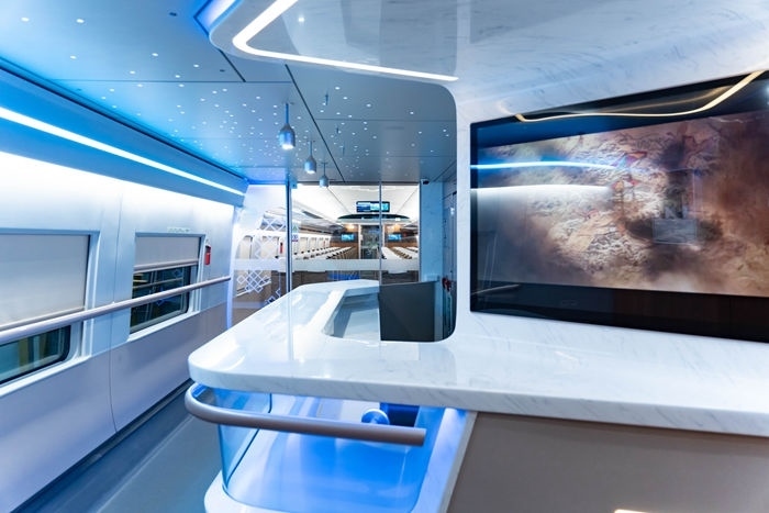 復(fù)興號亞運(yùn)智能動車組列車車廂。上海鐵路局融媒體中心供圖