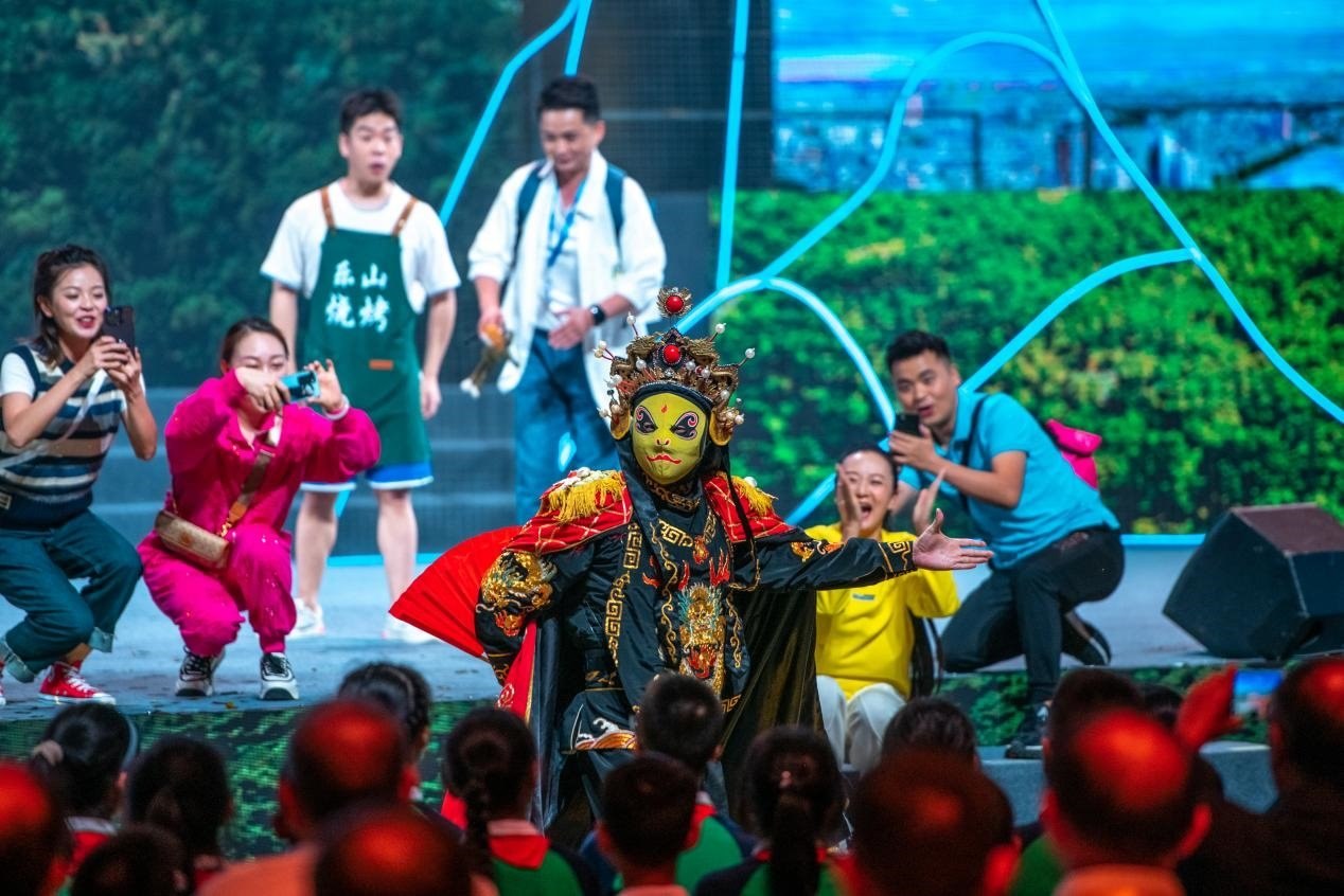 現(xiàn)場(chǎng)演出。樂(lè)山市委宣傳部供圖