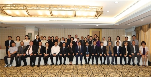 參會嘉賓合影留念。主辦方供圖