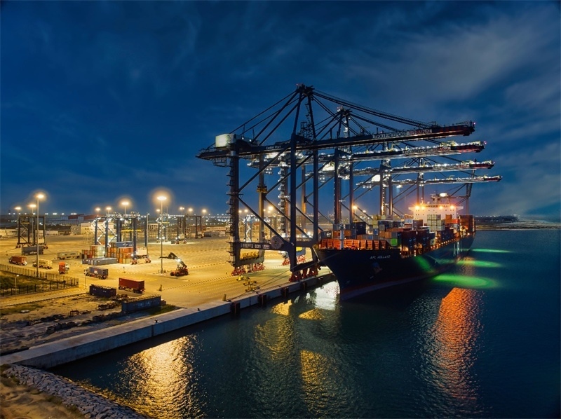 萊基港實(shí)行7×24小時(shí)裝卸作業(yè)機(jī)制。受訪者供圖