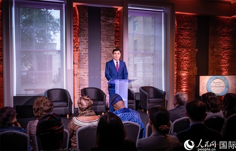 中國(guó)駐英國(guó)使館臨時(shí)代辦楊曉光致辭。人民網(wǎng) 郭錦標(biāo)攝