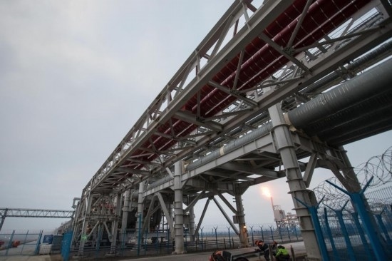 這是2018年8月8日在俄羅斯薩別塔拍攝的中俄亞馬爾項目輸氣管道。（新華社記者吳壯攝）