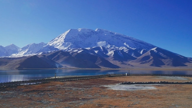 喀拉庫勒湖。中國鐵路烏魯木齊局集團(tuán)有限公司供圖