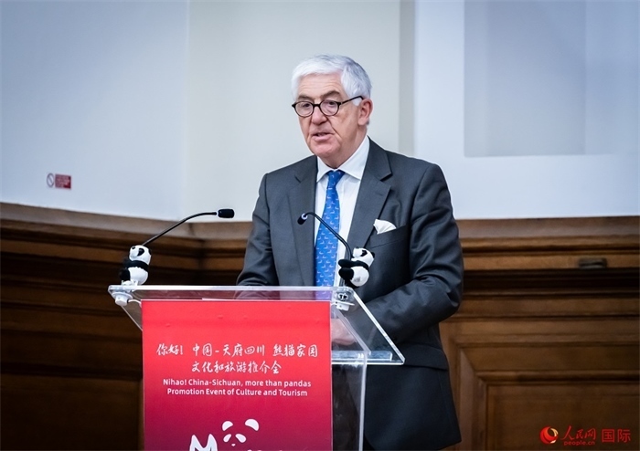 英中商業(yè)發(fā)展中心主席約翰·麥克萊恩致辭。人民網 郭錦標攝