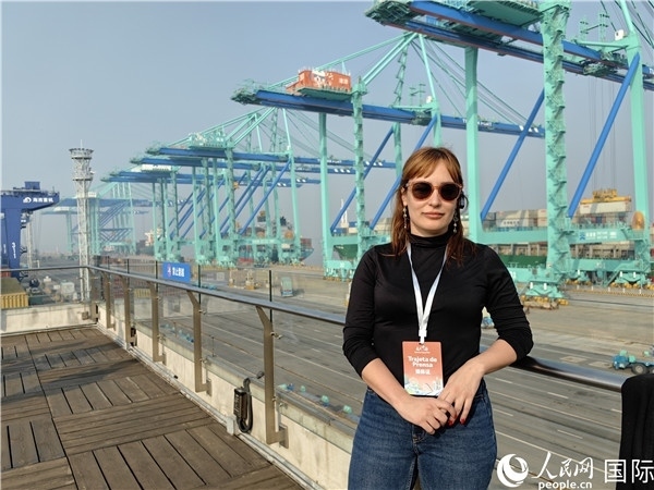 阿根廷公共電視臺記者萊蒂西亞接受采訪。人民網(wǎng)記者 符園園攝