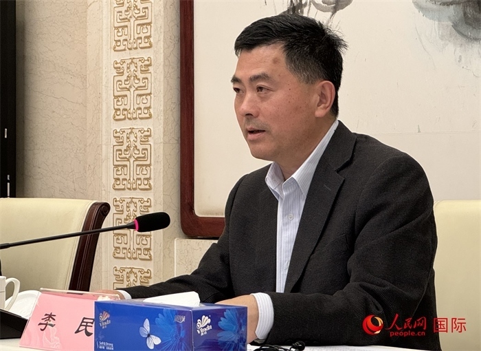 10月31日，歐美同學(xué)會(huì)秘書長(zhǎng)李民在第五屆中法文化論壇媒體吹風(fēng)會(huì)上講話。（人民網(wǎng) 謝瑩攝）