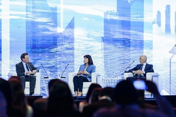 牛津大學(xué)研究全球化與發(fā)展問題的教授伊恩·戈?duì)柖。ㄓ乙唬┍硎?，全球格局的變化是結(jié)構(gòu)性的，各國(guó)特別是西方國(guó)家必須順應(yīng)變化。迪拜商會(huì)供圖