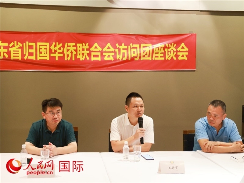 中國駐里約總領(lǐng)館副總領(lǐng)事王尉育（中）在座談會上致辭。人民網(wǎng)記者 陳海琪攝