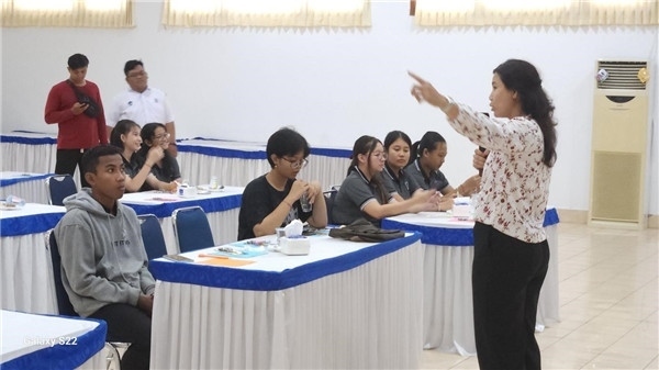 巴陵康孔子學(xué)院外方院長(zhǎng)普拉巴介紹孔子學(xué)院情況。主辦方供圖