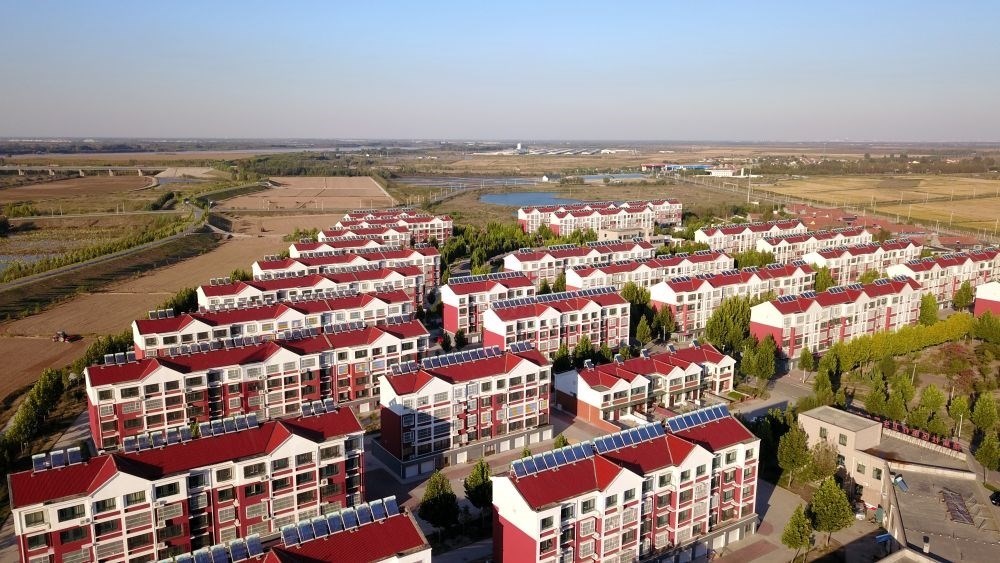 山東省東營(yíng)市墾利區(qū)楊廟社區(qū)（2021年10月17日攝，無(wú)人機(jī)照片）。新華社記者 郭緒雷 攝