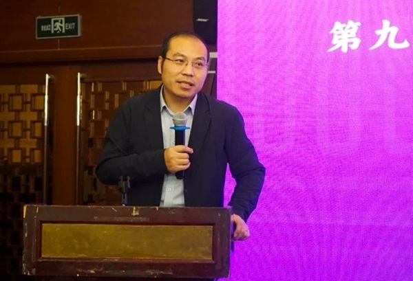 清華大學(xué)社會(huì)科學(xué)學(xué)院副院長(zhǎng)、政治學(xué)系長(zhǎng)聘教授孟天廣在研討會(huì)上總結(jié)發(fā)言。主辦方供圖