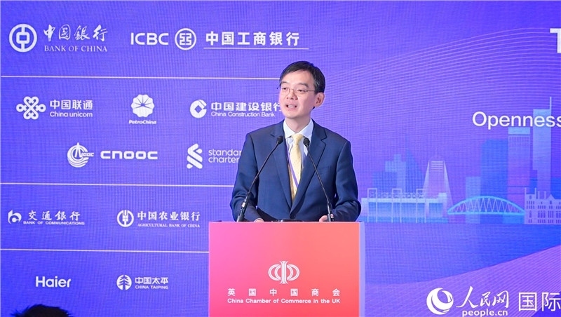 1. 英國(guó)中國(guó)商會(huì)會(huì)長(zhǎng)、中國(guó)銀行倫敦分行行長(zhǎng)方文建 致歡迎辭。郭錦標(biāo)攝_副本