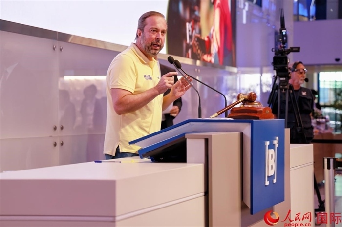 巴西礦產(chǎn)和能源部部長亞歷山大·西爾維拉發(fā)表致辭。人民網(wǎng)記者 宋亦然攝