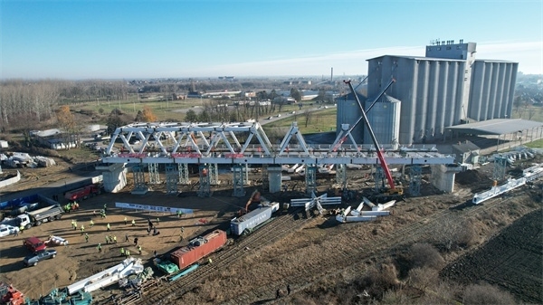 維爾巴斯特大橋鳥(niǎo)瞰。 匈塞鐵路中方聯(lián)營(yíng)體供圖