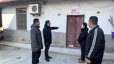  圖②：法官勘察訟爭房產(chǎn)。