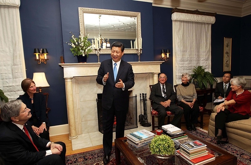 習(xí)近平2012年訪美時與老朋友敘舊場景。