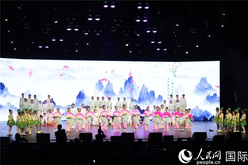 《四季詩韻》童聲詩朗誦表演。人民網(wǎng)記者 任皓宇攝